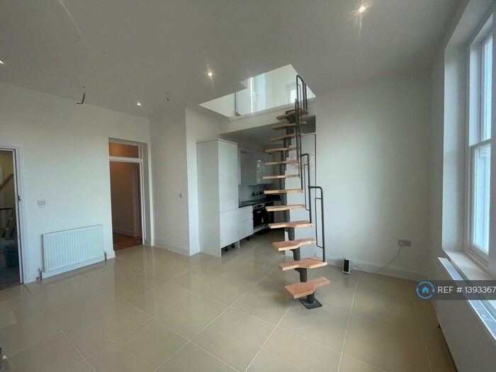 4 Bedroom Penthouse To Rent In Warham Road, Croydon, CR2