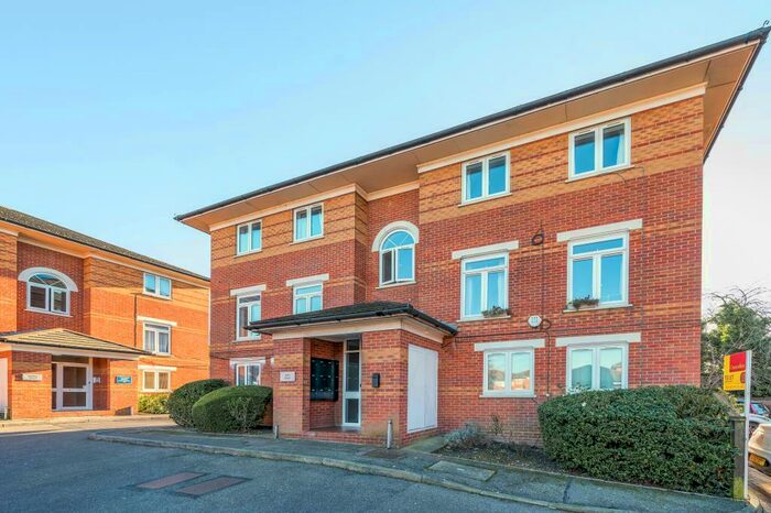 1 Bedroom Apartment To Rent In Swynford Gardens, Hendon, NW4