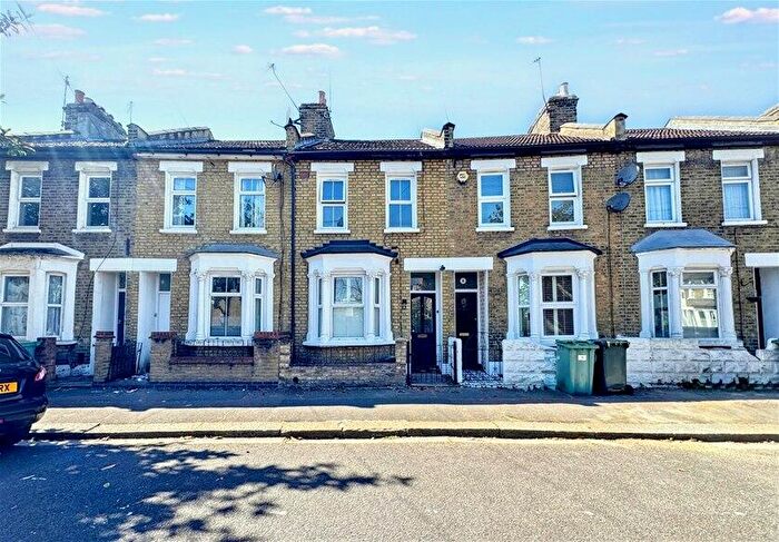 3 Bedroom House To Rent In Maiden Road, Stratford, E15