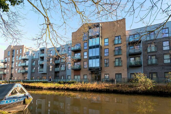 2 Bedroom Flat To Rent In The Embankment, Nash Mills Wharf, Hemel Hempstead, Hertfordshire, HP3