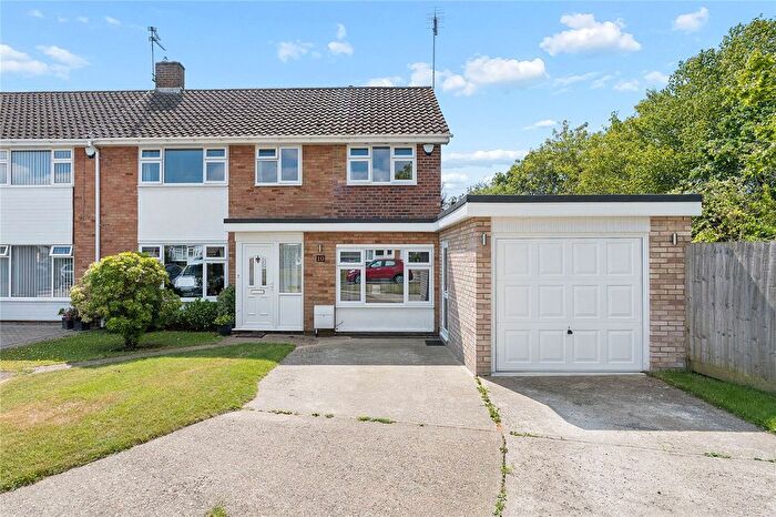 5 Bedroom Semi-detached House For Sale In Linnets, Basildon, Essex, SS16