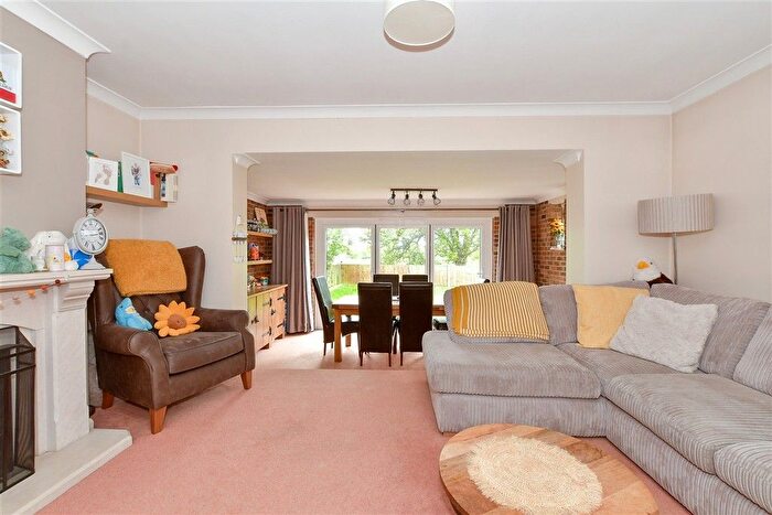 4 Bedroom Link Detached House For Sale In Bankfields, Headcorn, Ashford, Kent, TN27