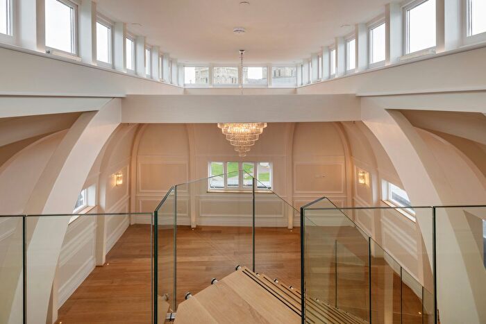 2 Bedroom Flat To Rent In Cathedral Yard, Exeter, EX1