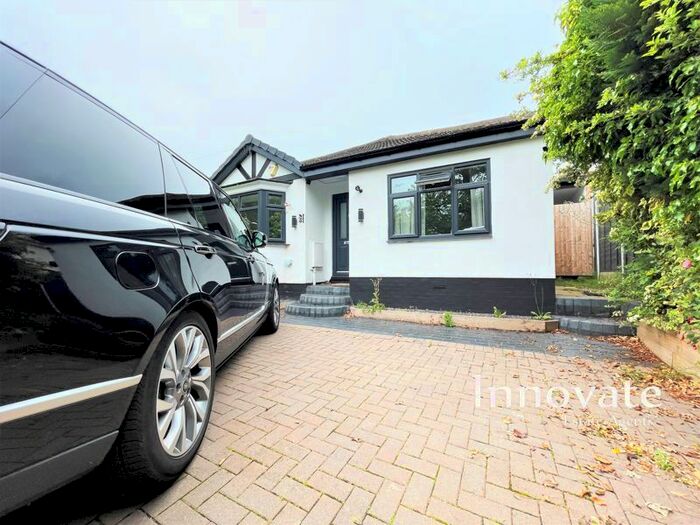 3 Bedroom Detached Bungalow To Rent In Castlecroft Road, Finchfield, Wolverhampton, WV3