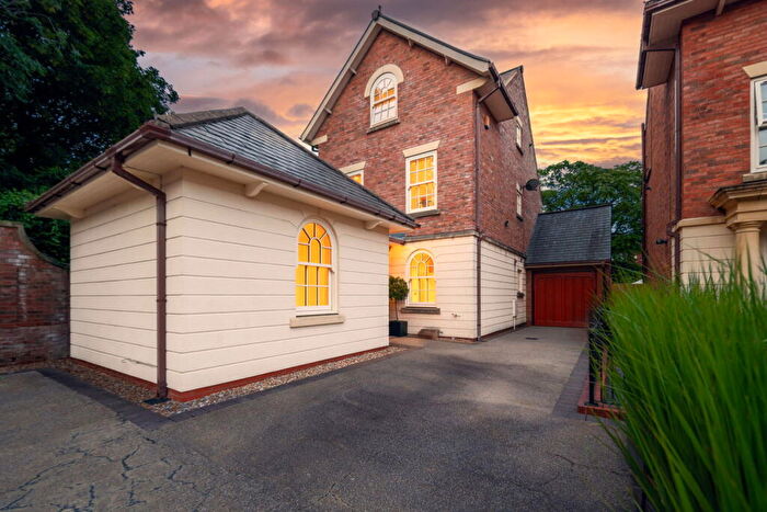4 Bedroom Detached House For Sale In Stylish Family Home In A Small, Gated Close At Abbeycroft Close In Astley, M29
