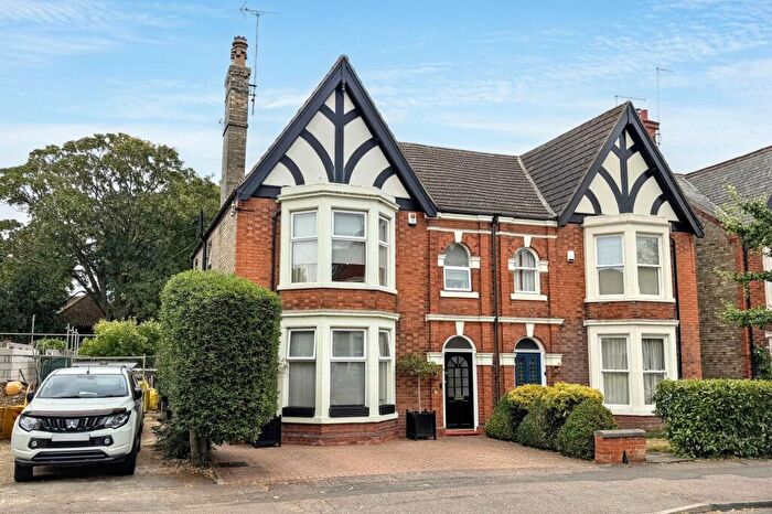 4 Bedroom Semi-Detached House For Sale In Thorpe Lea Road, Peterborough, PE3