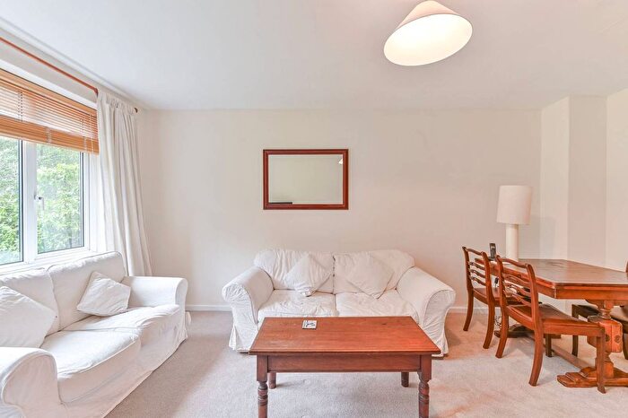 2 Bedroom Maisonette For Sale In Homestall Road, Honor Oak Park, London, SE22