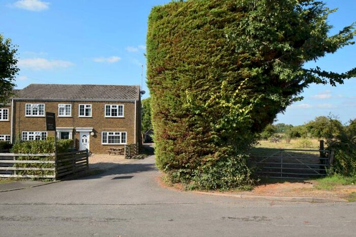 3 Bedroom End Of Terrace House For Sale In The Glebe, Lewknor, OX49
