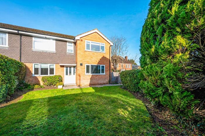 2 Bedroom Flat For Sale In Berkeley Court, Guildford, GU1