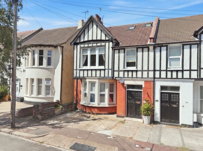 3 Bedroom Flat For Sale In Elderton Road, Westcliff-On-Sea, SS0