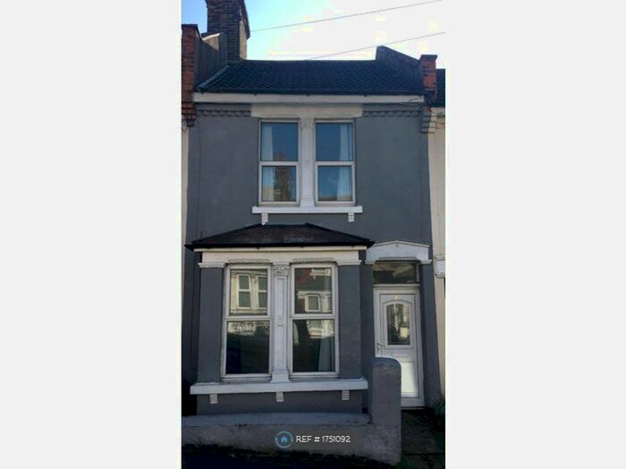 3 Bedroom Terraced House To Rent In Foord Street, Rochester, ME1