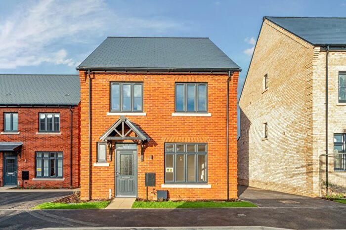 4 Bedroom Semi-Detached House To Rent In Heyford Park, Bicester, Oxfordshir, OX25