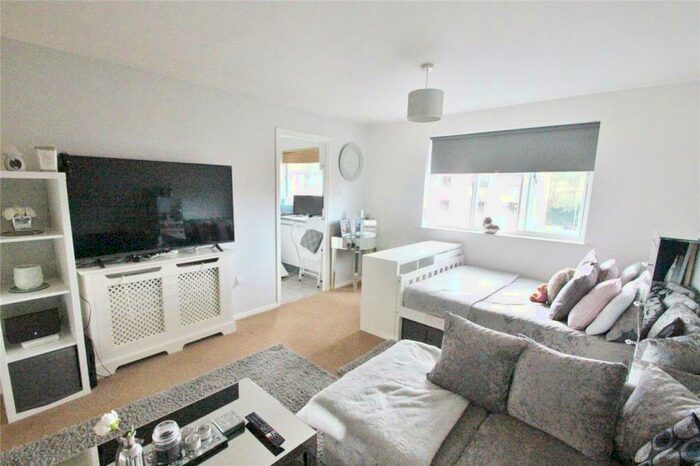 Studio To Rent In Blackdown Close, East Finchley, London, N2