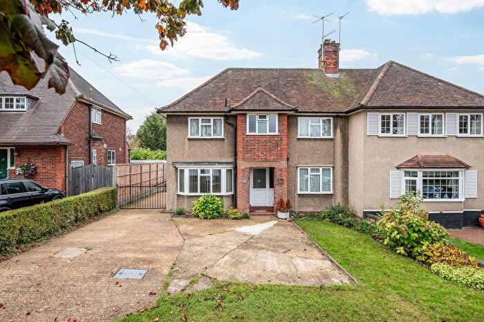 4 Bedroom Semi-Detached House For Sale In Bedford Road, Letchworth Garden City, SG6