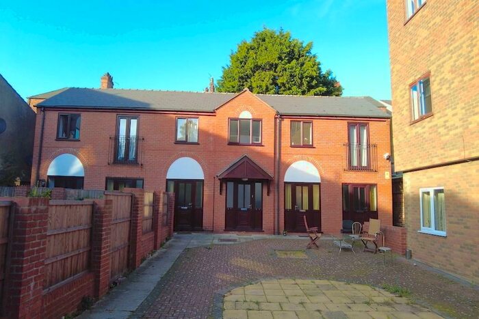 1 Bedroom Flat To Rent In Friars Lane | Student Studio Flat | /, LN2