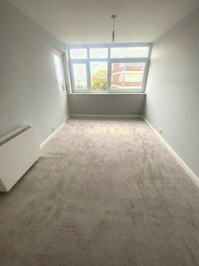 3 Bedroom Flat To Rent In Harvard House, Rivermead, Wilford Lane, West Bridgford, Nottingham, NG2