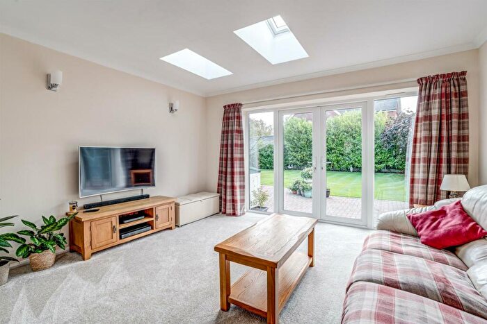 4 Bedroom Detached House For Sale In Golden Avenue Close, East Preston, BN16