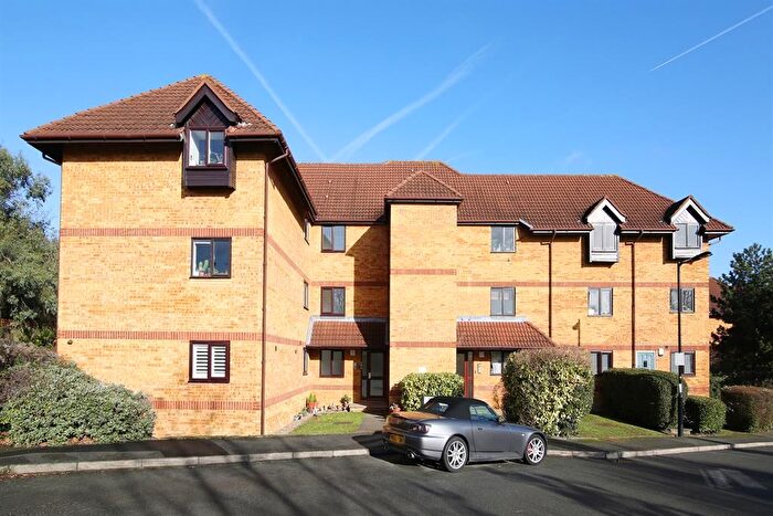 2 Bedroom Flat To Rent In Linwood Close, London, SE5