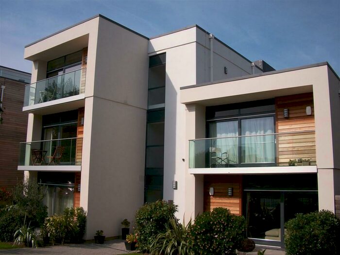 2 Bedroom Flat To Rent In The Upper Drive, Hove, BN3