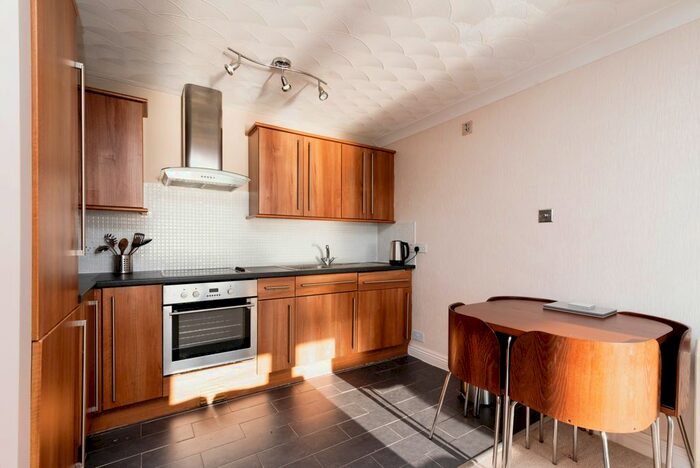 2 Bedroom Flat To Rent In Atlantic Wharf, Cardiff, CF10