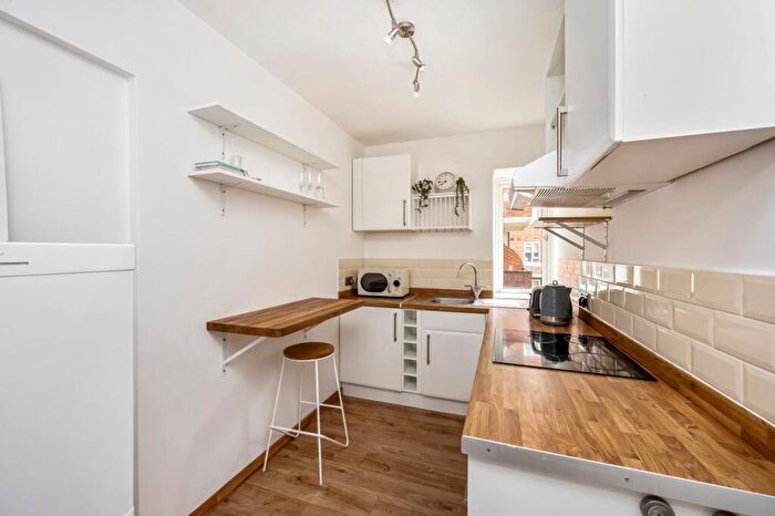 2 Bedroom Flat For Sale In New Church Road, Hove, BN3