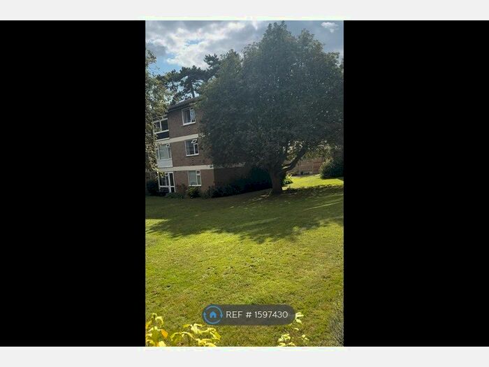 2 Bedroom Flat To Rent In Pine Lodge, Maidstone, ME16