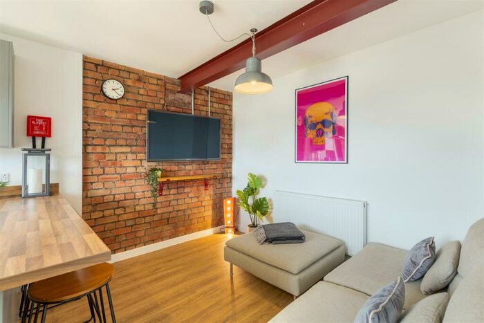 6 Bedroom House To Rent In Beachgrove Road, Bristol, BS16