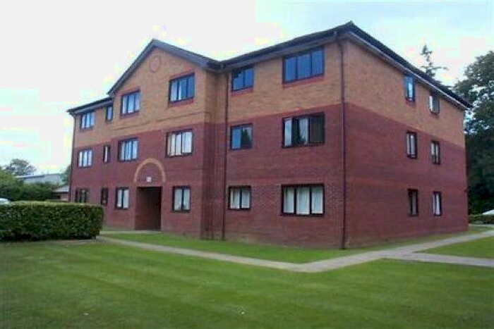 2 Bedroom Flat To Rent In Longmere Road, Crawley RH10