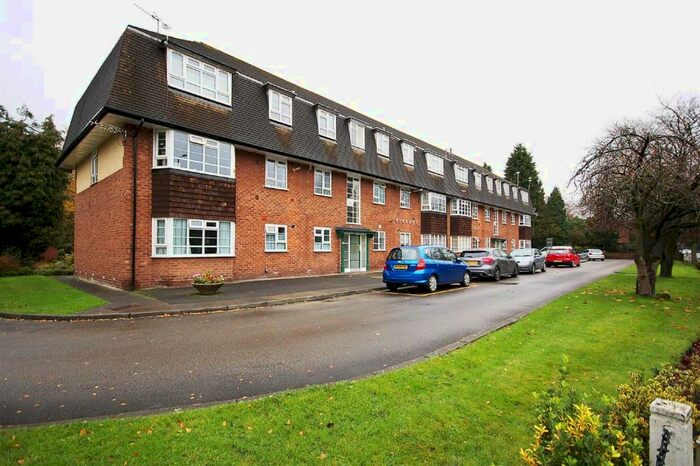 2 Bedroom Flat To Rent In Wilmslow Road, Manchester, M20