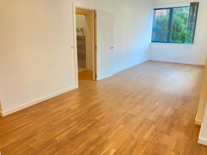 1 Bedroom Flat To Rent In Very Near Riverbank Way Canal Area, Brentford, TW8
