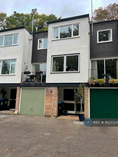 3 Bedroom Terraced House To Rent In Beechwood, Caterham, CR3