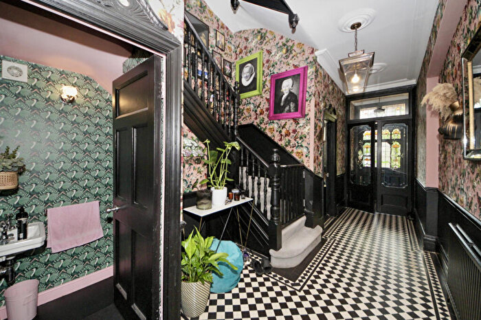 5 Bedroom Detached House To Rent In Old Park Road, N13