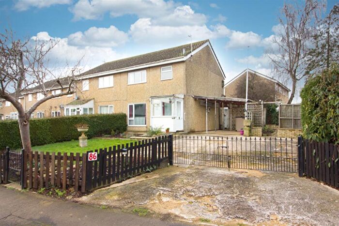 3 Bedroom Semi-Detached House For Sale In Parklands, Malmesbury, SN16