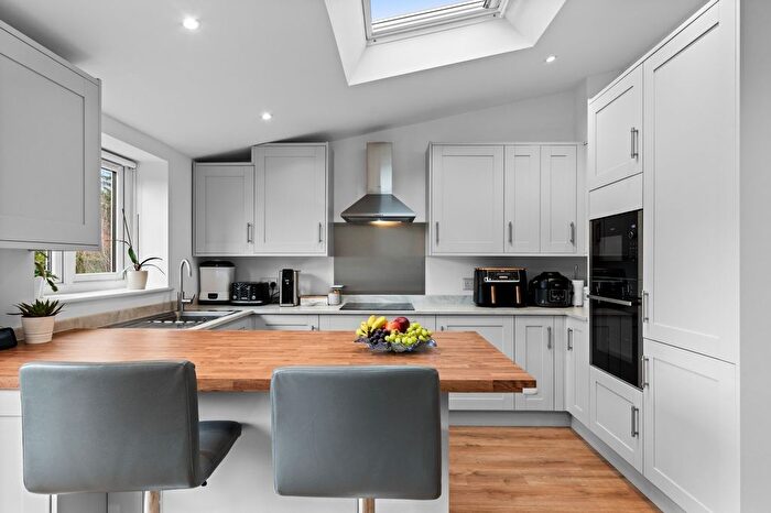 2 Bedroom Detached House For Sale In Downsway, Whyteleafe, CR3