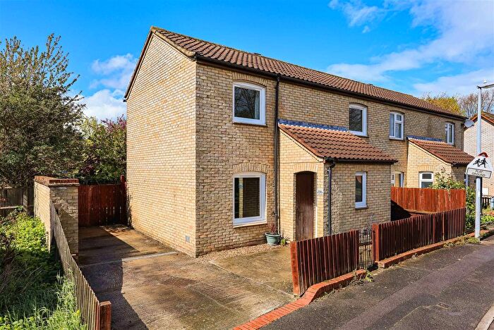 3 Bedroom Semi Detached House For Sale In Thorpe Way, Cambridge, CB5