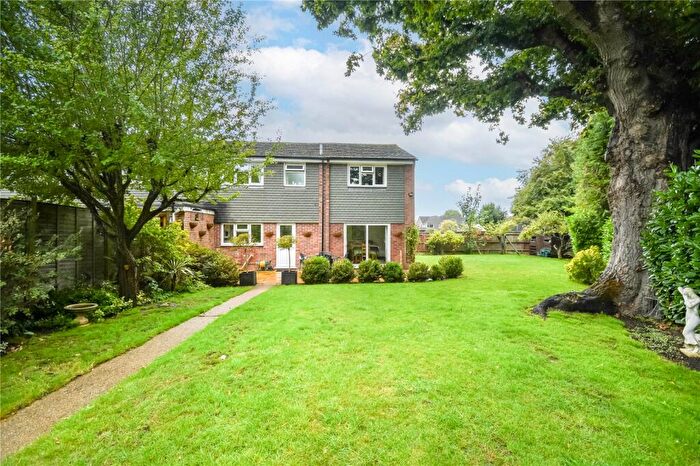 4 Bedroom End Of Terrace House For Sale In Sagecroft Road, Thatcham, RG18