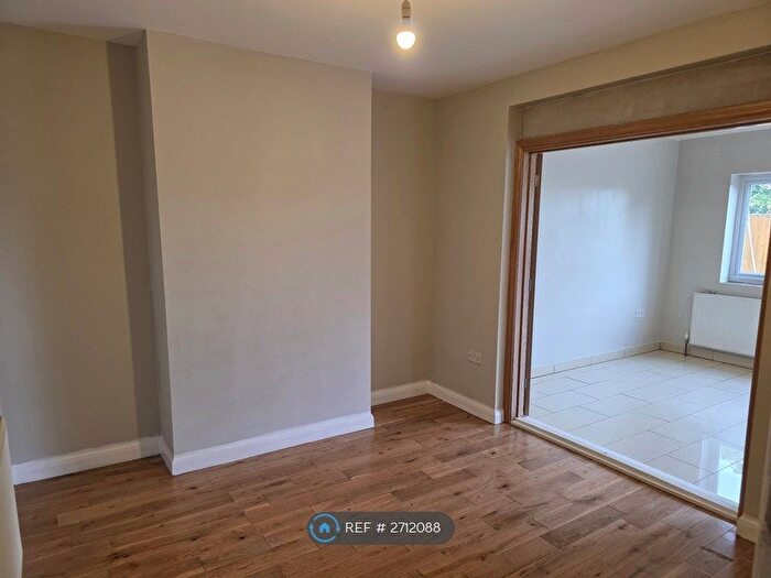 4 Bedroom Terraced House To Rent In Rushden Gardens, Ilford, IG5