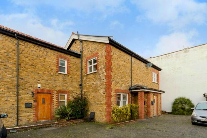 2 Bedroom Maisonette To Rent In Langley Road, Surbiton, KT6