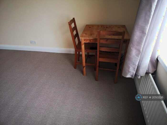 Studio To Rent In Axbridge Road, Reading, RG2