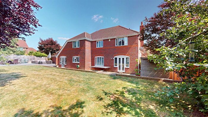 5 Bedroom Detached House For Sale In Rossini Place, Old Farm Park, Milton Keynes, MK7