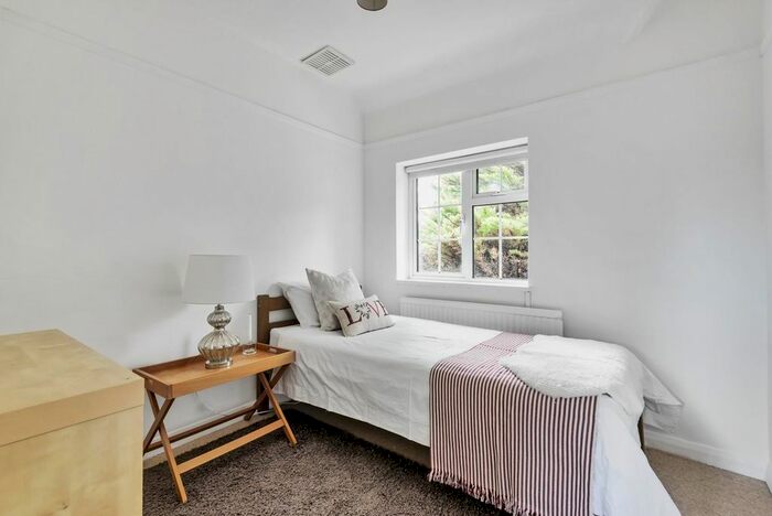 3 Bedroom Semi-Detached House For Sale In Peakfield, Frensham, Farnham, GU10
