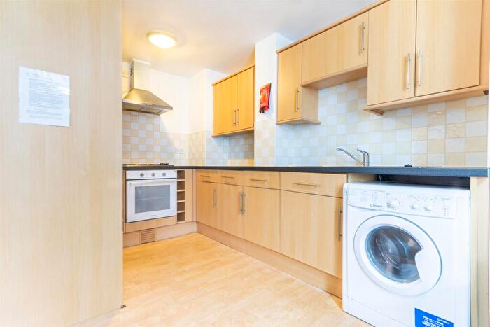 3 Bedroom Flat To Rent In Helmsley Road, Sandyford, NE2