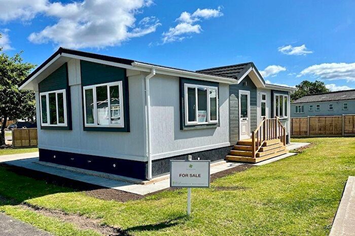 2 Bedroom Park Home For Sale In The Compasses Park, Alfold, Cranleigh, Surrey, GU6