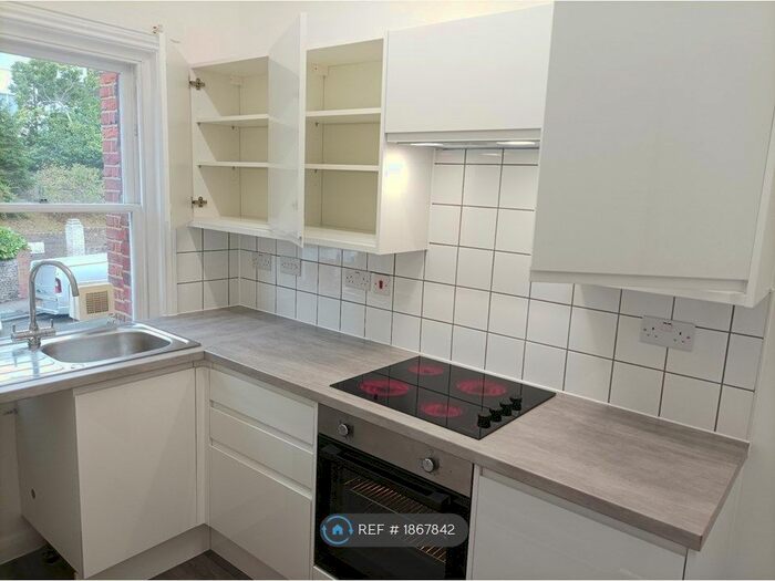 2 Bedroom Flat To Rent In Windmill Street, Gravesend, DA12
