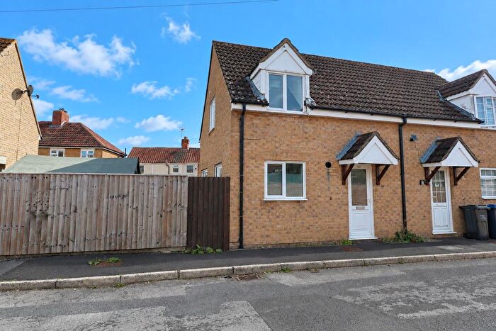 2 Bedroom Semi-detached House For Sale In College Road, Trowbridge, BA14