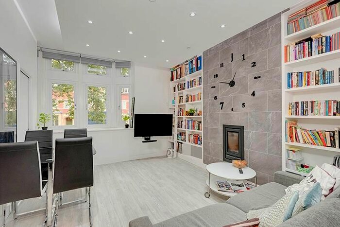 1 Bedroom Flat To Rent In Rosslyn Hill, London, NW3