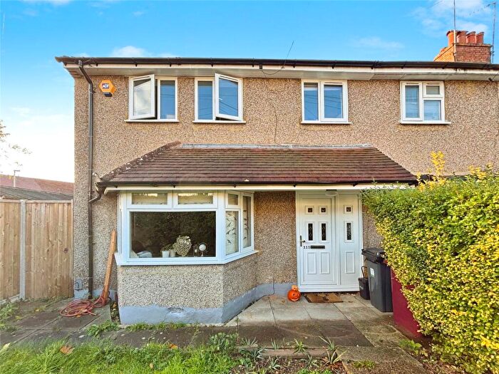 3 Bedroom End Of Terrace House For Sale In Linden Road, Reading, Berkshire, RG2