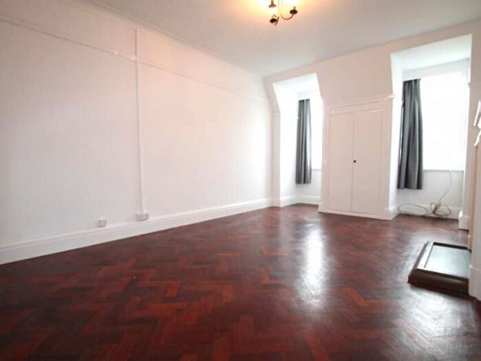 2 Bedroom Flat To Rent In Ambrose Place, Worthing, BN11