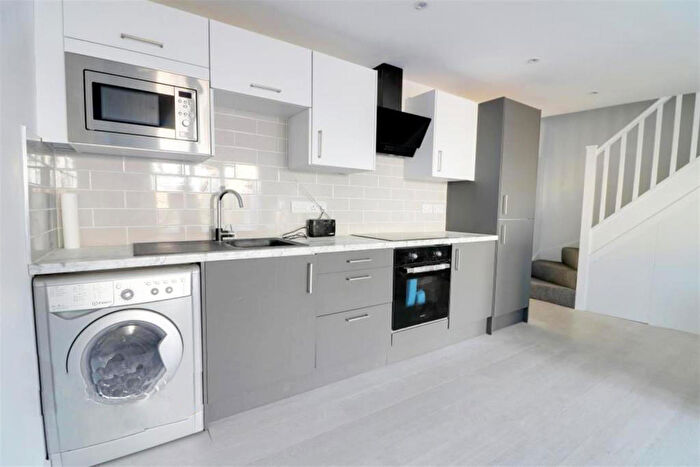 1 Bedroom Maisonette To Rent In Amherst St, Grangetown, Cardiff, CF11