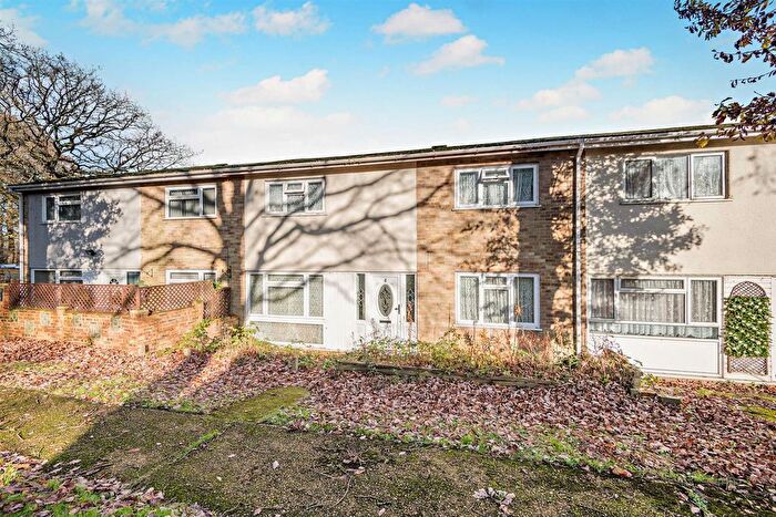 3 Bedroom Terraced House For Sale In Bulldog Road, Chatham, ME5